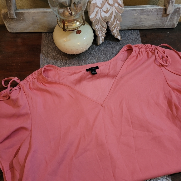 Ann Taylor pink blouse - Picture 2 of 2
